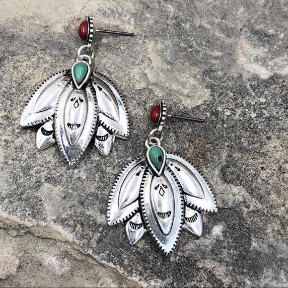 🍀CLOSEOUT🍀 Western Style Drop Post Earrings - Picture 2 of 3